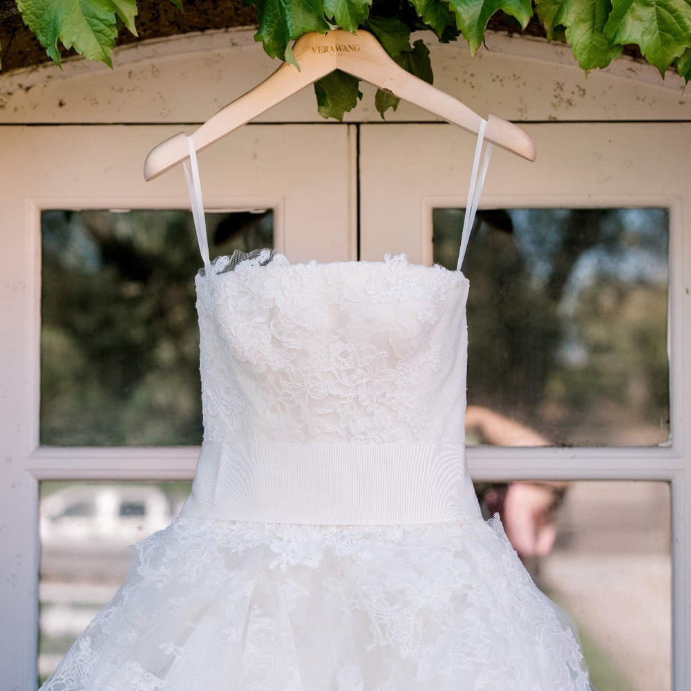 Vera Wang Eliza wedding dress. - Picture 6 of 7